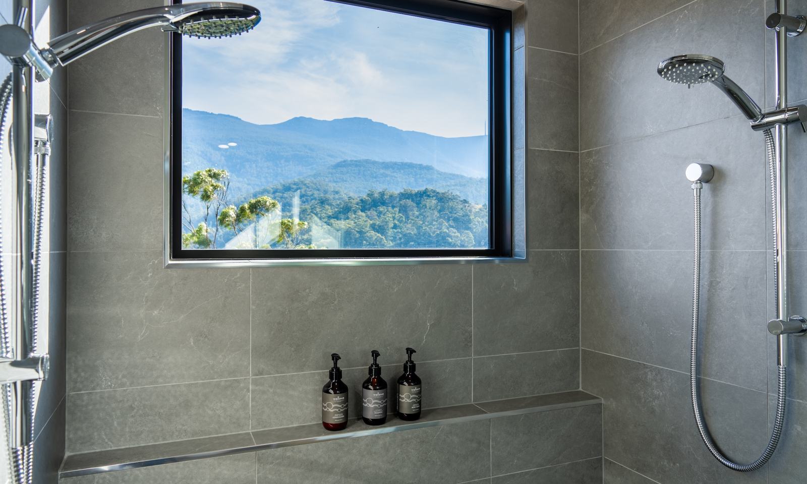 Double shower overlooking kunanyi mt wellington in stillwater cabin